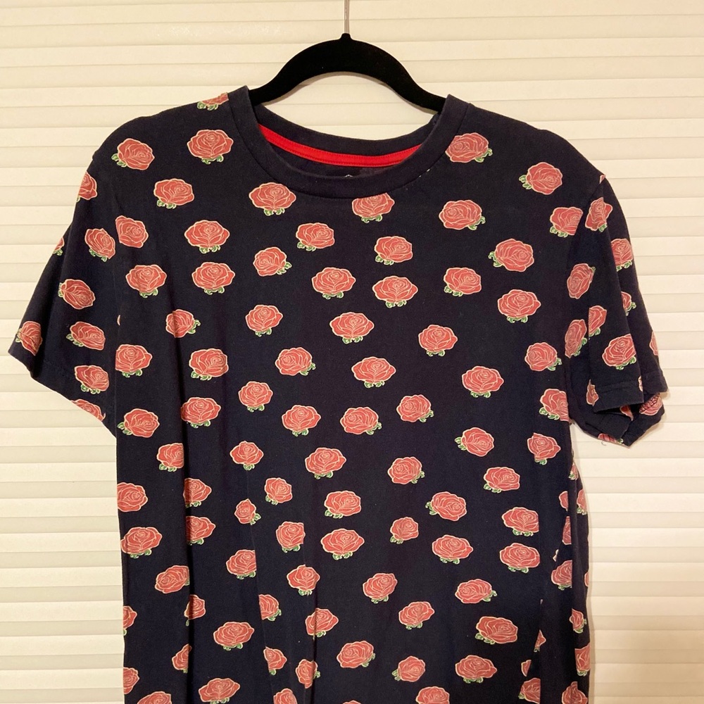 T-shirt from Eighty Eight vintage styled with red roses on Navy shirt (Men’s M)